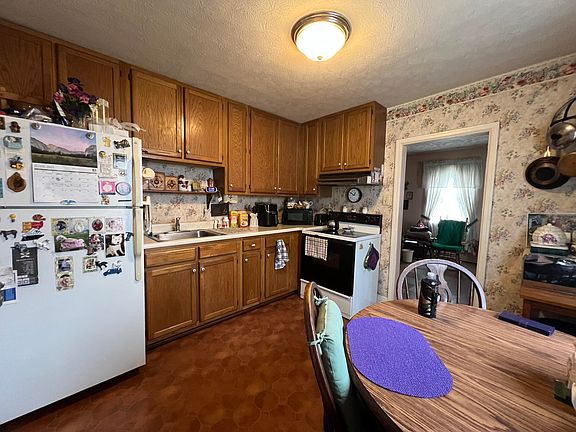 3rd image of 62 Sanders Dr