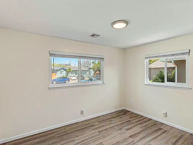 175 Barker St — Photo 14