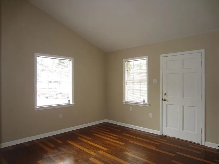 4284 Merlcrest Cv — Photo 3