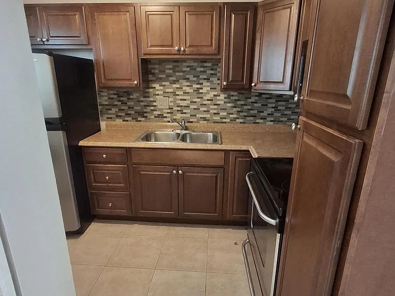 512 Gardens Dr #103 — Photo 4