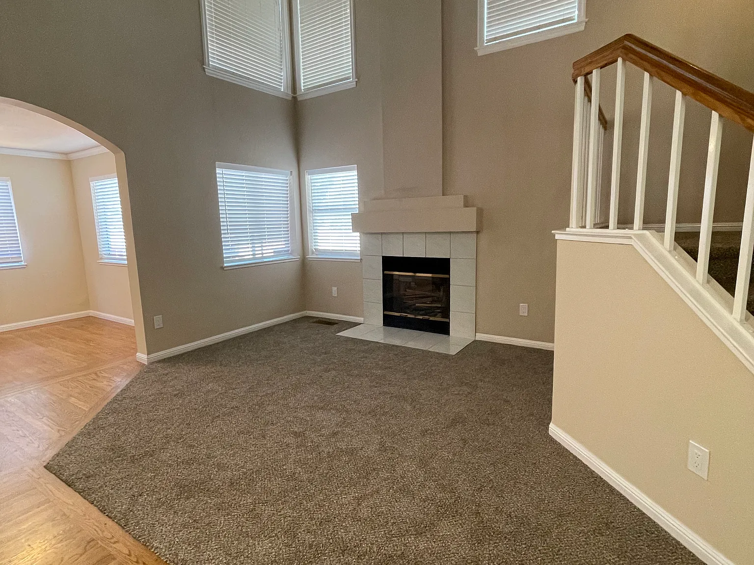 4 bed, 2.5 bath, 2023 sqft, $3,400 — Photo 3