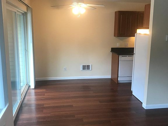 4th image of 417 Bellevue Way SE #507