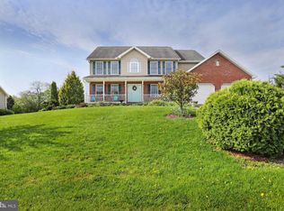 810 Lindia Dr, Chambersburg, PA 17202