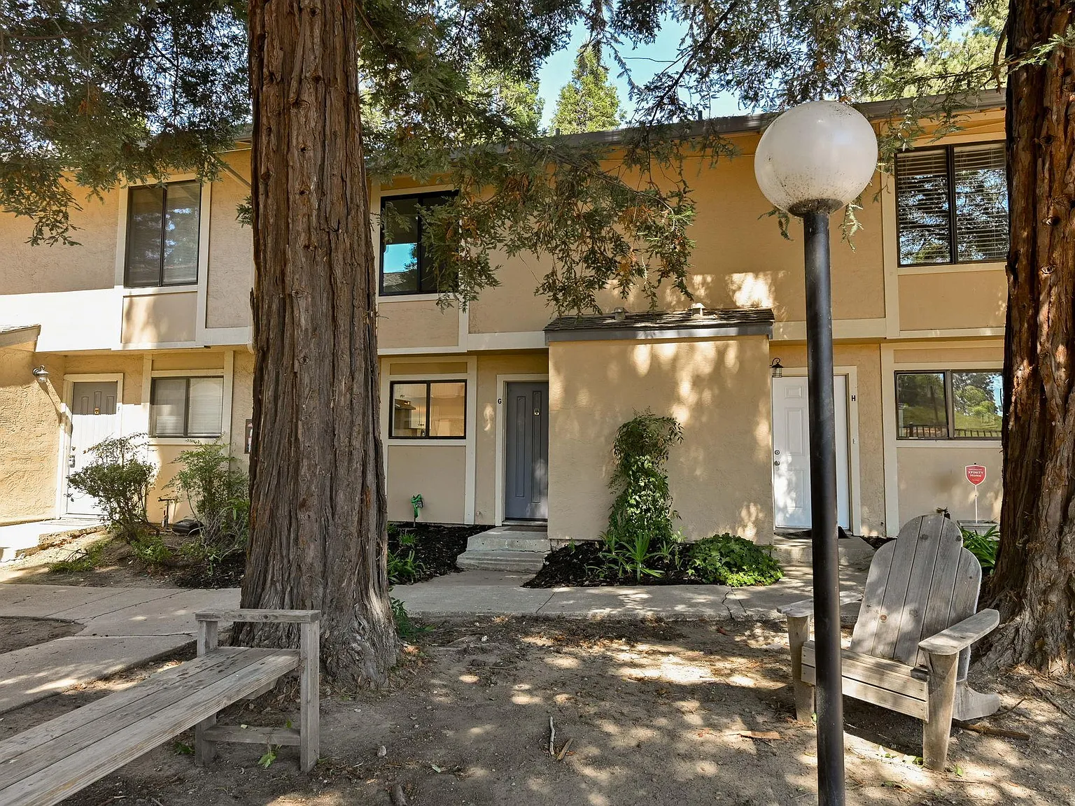 2 bed, 1.5 bath, 1000 sqft, $2,675 — Photo 2