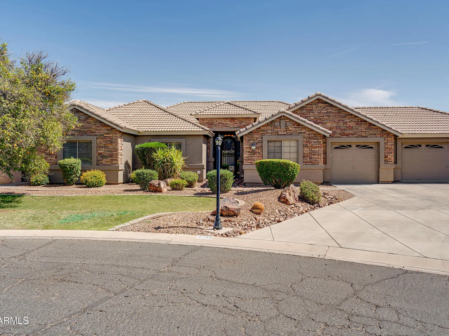4 bed, 3.0 bath, 3390 sqft, $4,500 — Photo 3