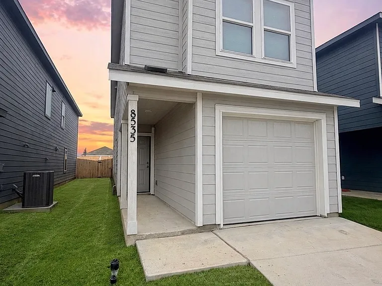 8553 Green Bliss — Photo 1