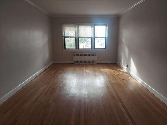 3rd image of 300 Cedarhurst Ave APT H2