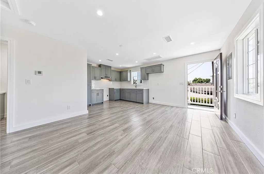 2 bed, 693 sqft, $2,500 — Photo 2