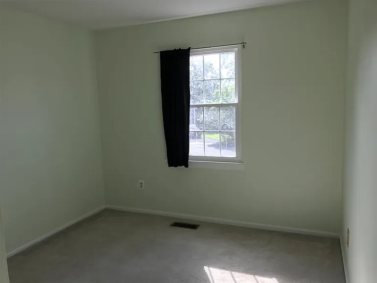 101 Renaissance Ln — Photo 4