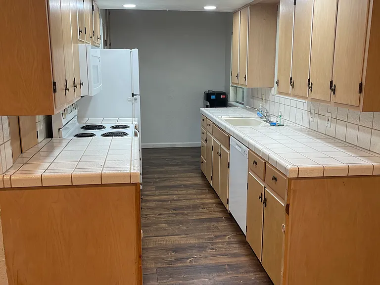 2308 N Berkeley Ave #B — Photo 2
