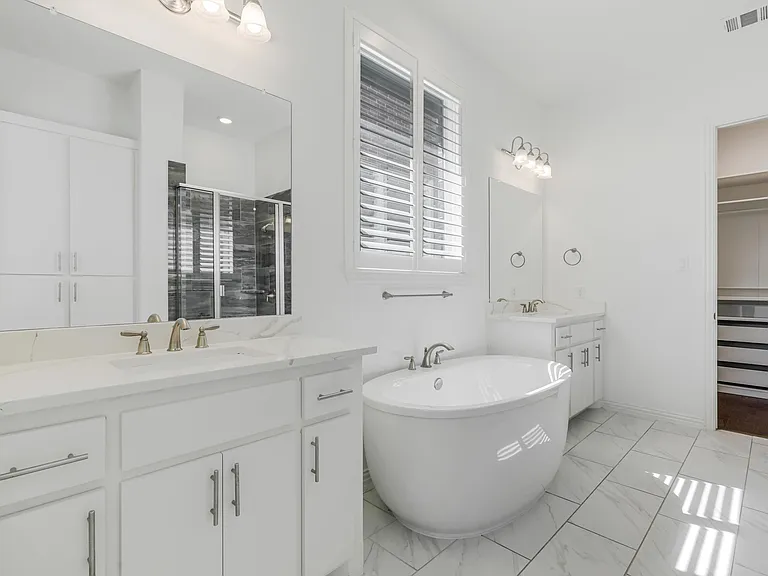 8308 Pine Valley Dr — Photo 32
