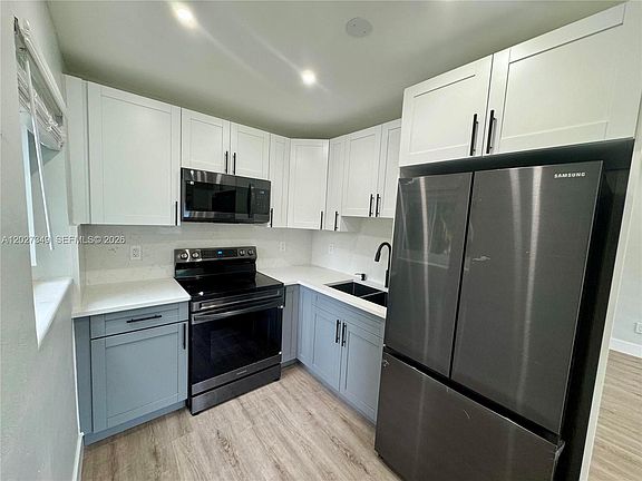 5th image of 2631 SW 13th Ave