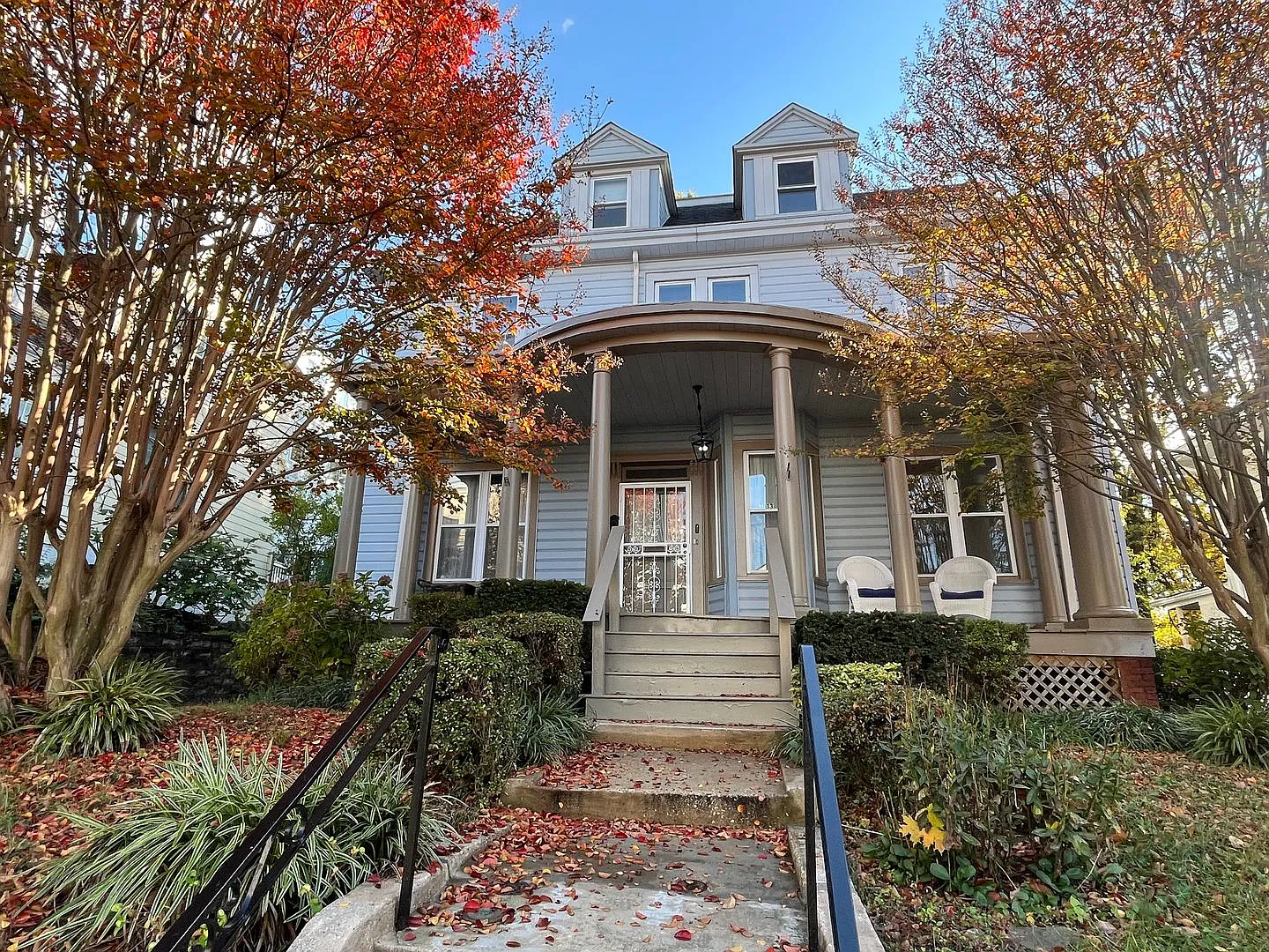 1033 Newton St NE photo 1