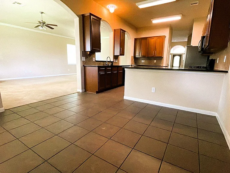 1014 Spring Lakes Haven Dr — Photo 7