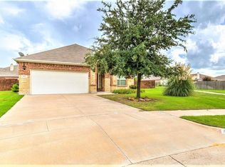 817 Olive Ct, Burleson, TX 76028