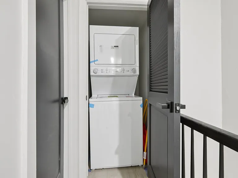 540-542 E 25th St #1A — Photo 11