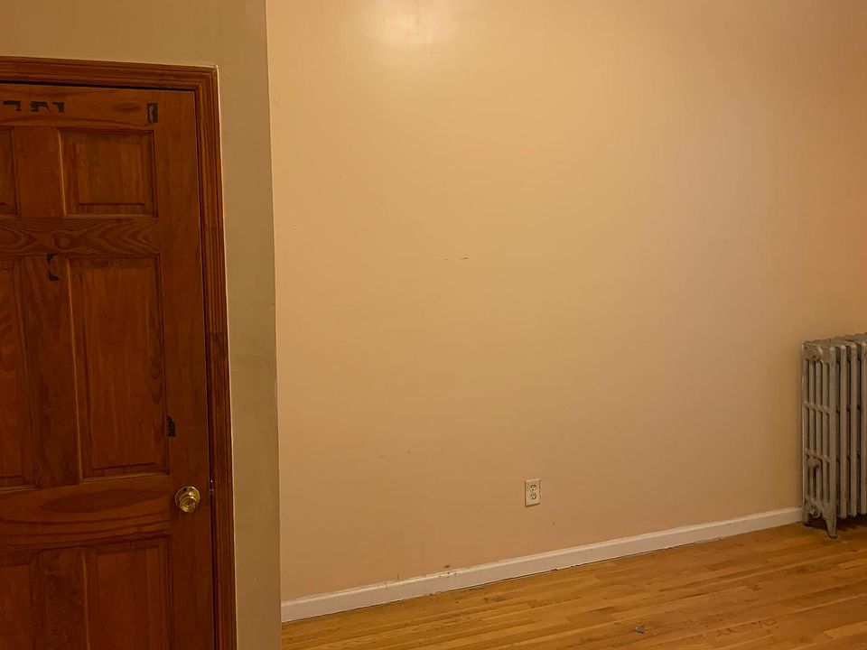 2nd image of 1014 Winthrop St APT 4