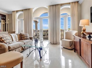 900 5th Ave S APT 302, Naples, FL 34102
