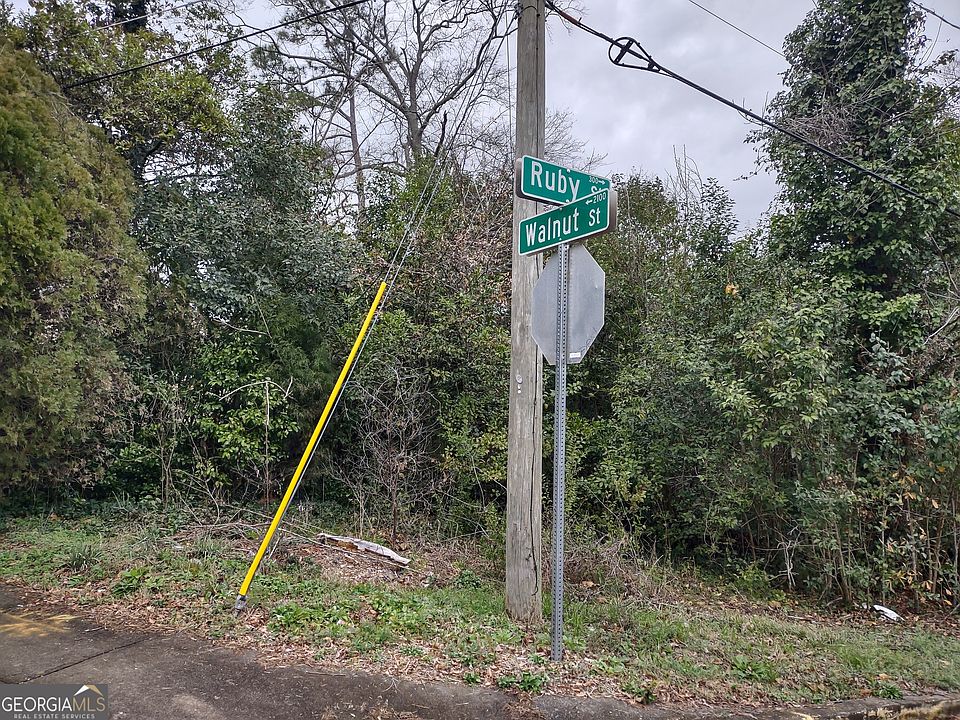 2nd image of 2089 Walnut St