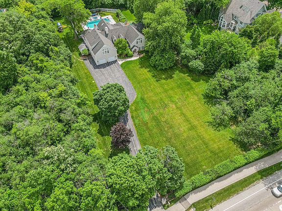 3rd image of 1601 Riverwoods Rd