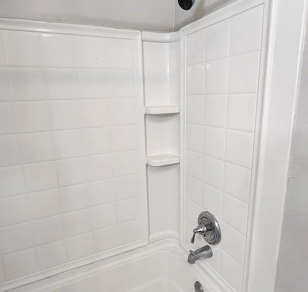 225 E Edwards St — Photo 46