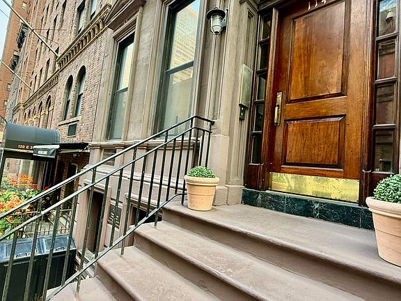 3rd image of 114 E 39th St APT 2b