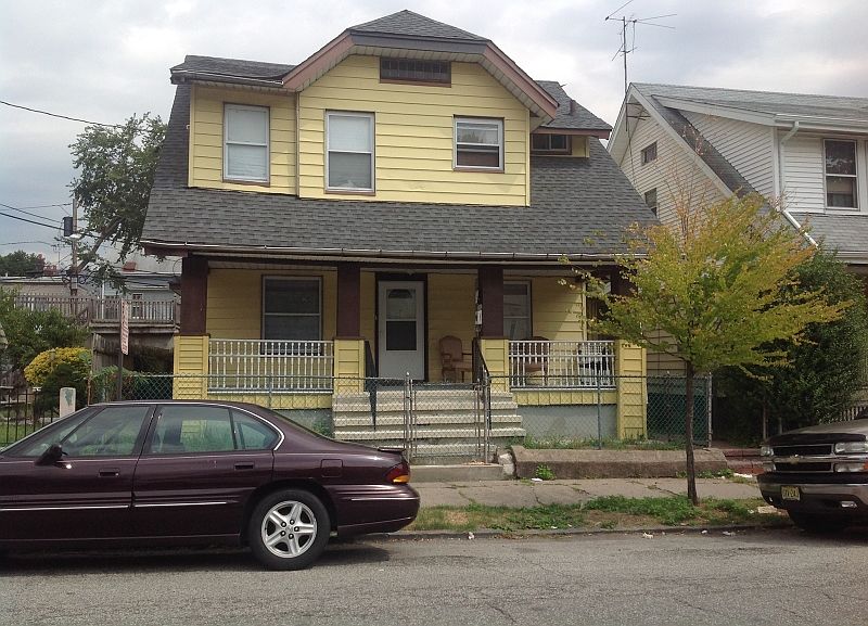 2nd image of 627 E 22nd St