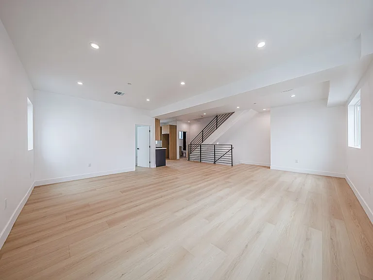 5187 W 21st St — Photo 15
