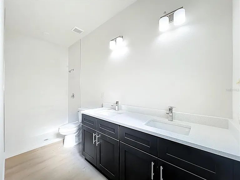 356 W 4th St — Photo 28