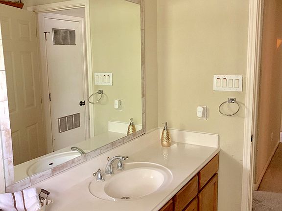 2nd image of 140 Sunnyland Dr