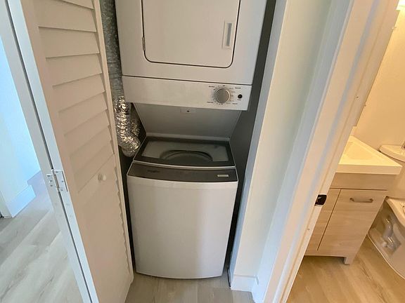 4th image of 615 NE 26th St APT 8