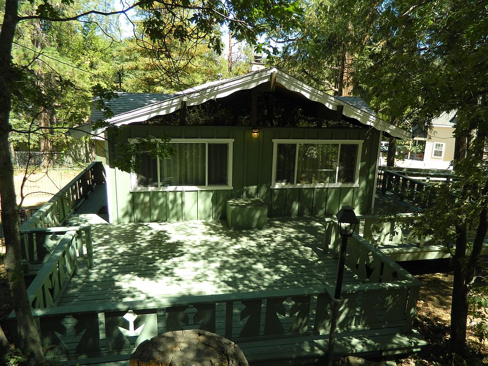 Large wrap around deck