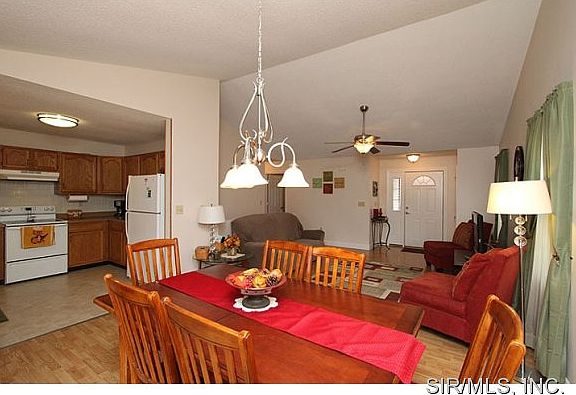 5th image of 46 Jennifer Dr