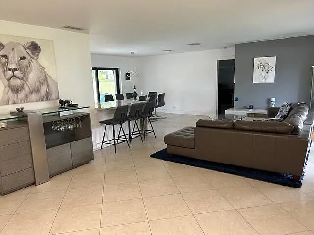 2400 SW 86th Ave — Photo 4
