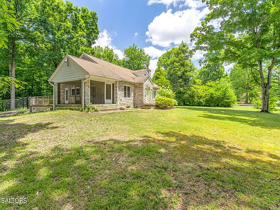 2nd image of 619 White Oak Dr