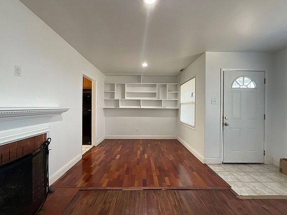 2nd image of 32264 Pulaski Dr