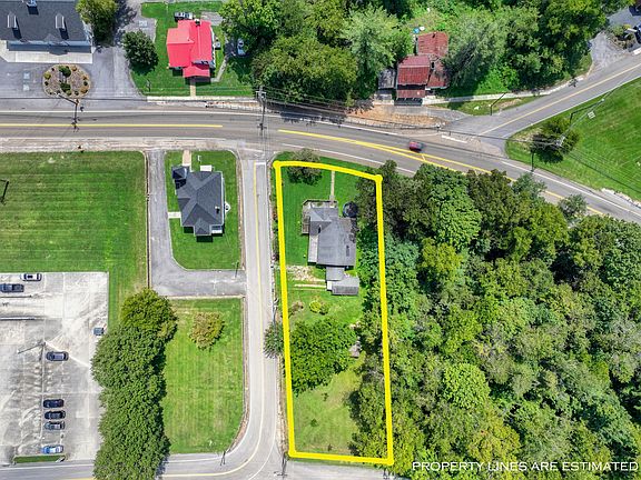 2nd image of 1103 Academy Cir