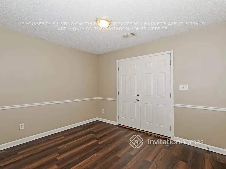 1406 N Hampton Dr — Photo 5