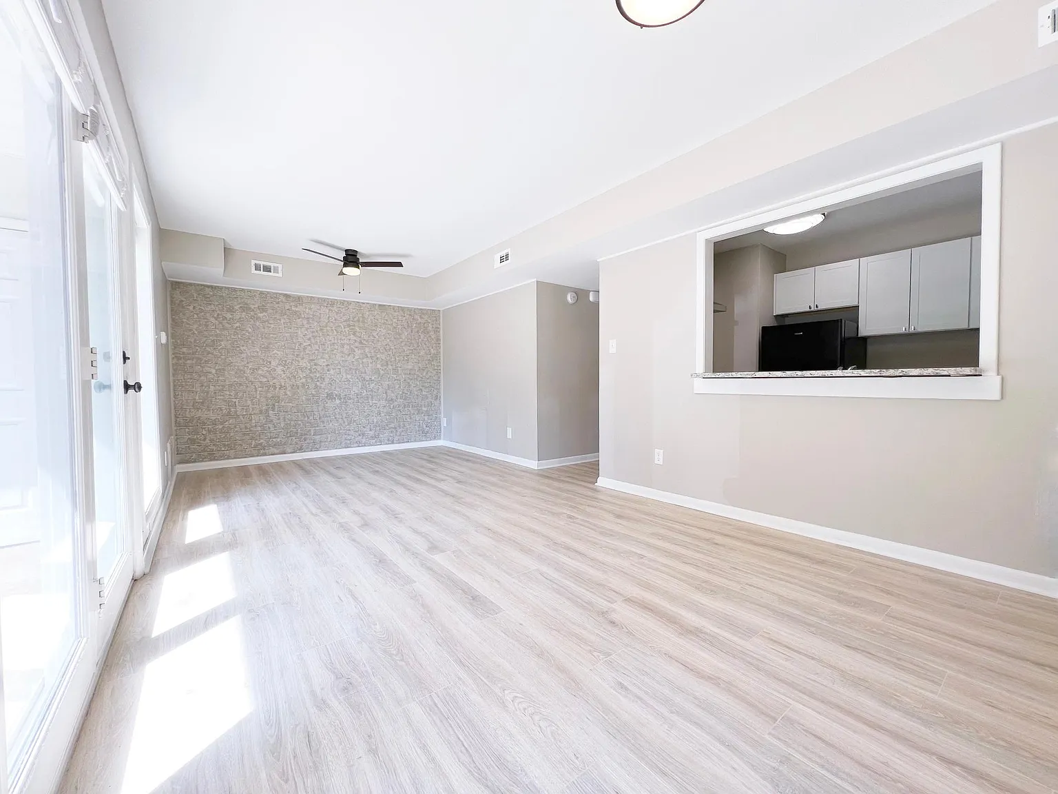 2529 Spring Garden St — Photo 2