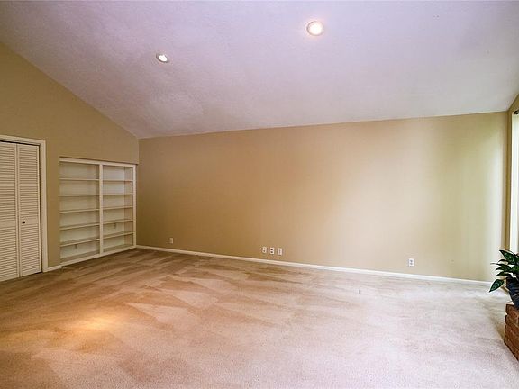 5th image of 16218 Brookvilla Dr