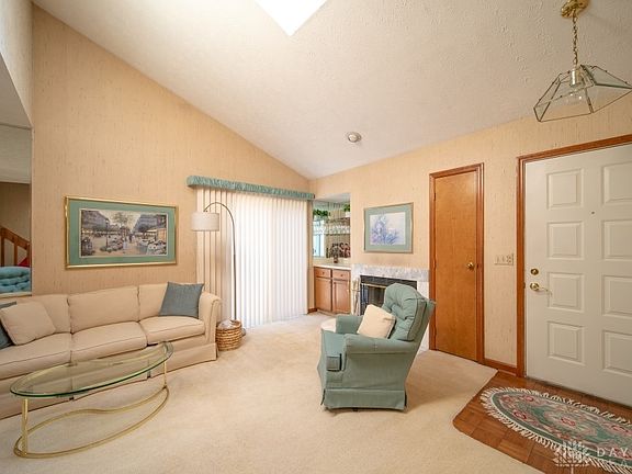 3rd image of 9595 Villa Way