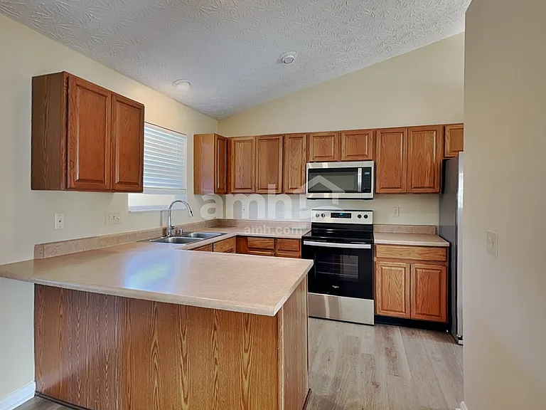 10296 Manassas Dr — Photo 4