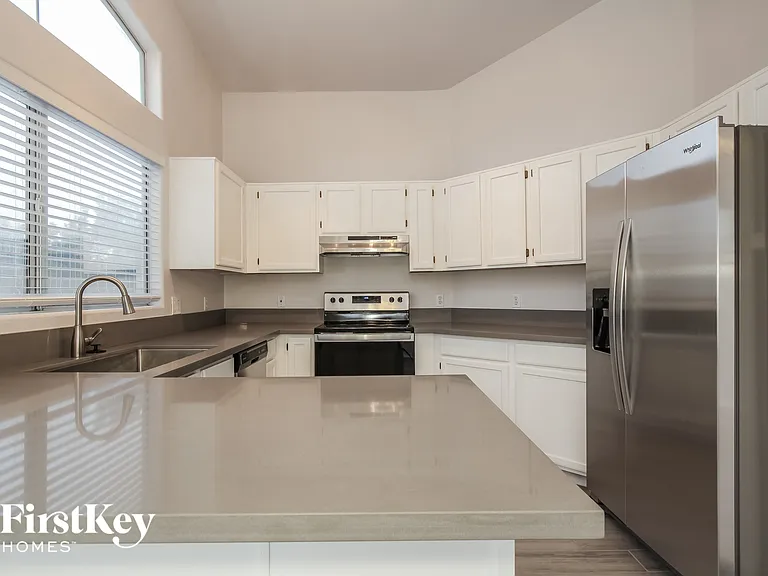 4605 E Grovers Ave — Photo 6