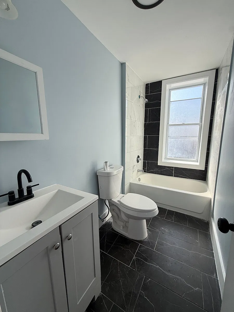 Building Photo - 190 Park St #4B