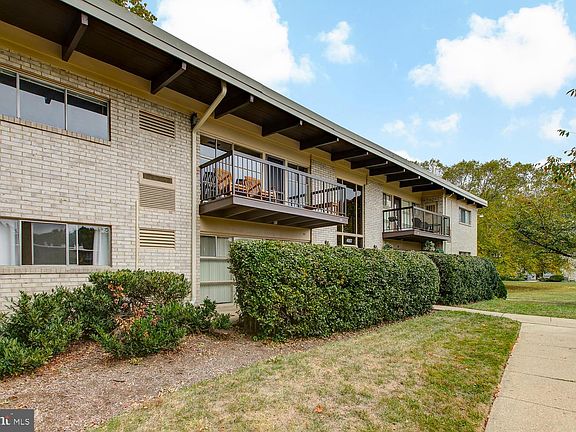 3rd image of 4957 Americana Dr APT 205