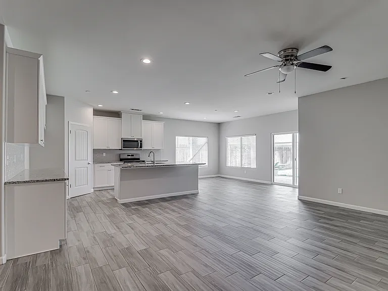 8400 Jean Anne St — Photo 4