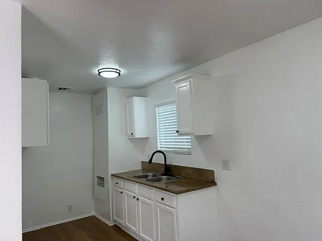 9404 S Figueroa St #4 — Photo 10