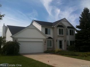 957 Meadowbrook Way, Milford, MI