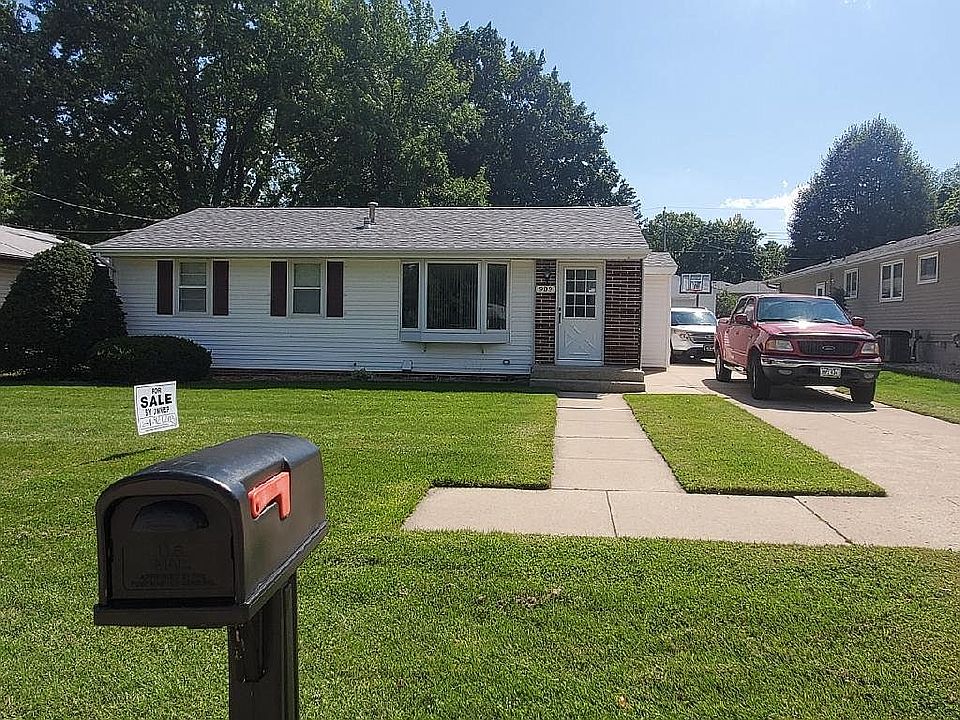 1st image of 909 13th St SE