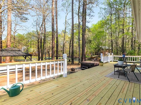 5th image of 1012 Lake Heritage Dr